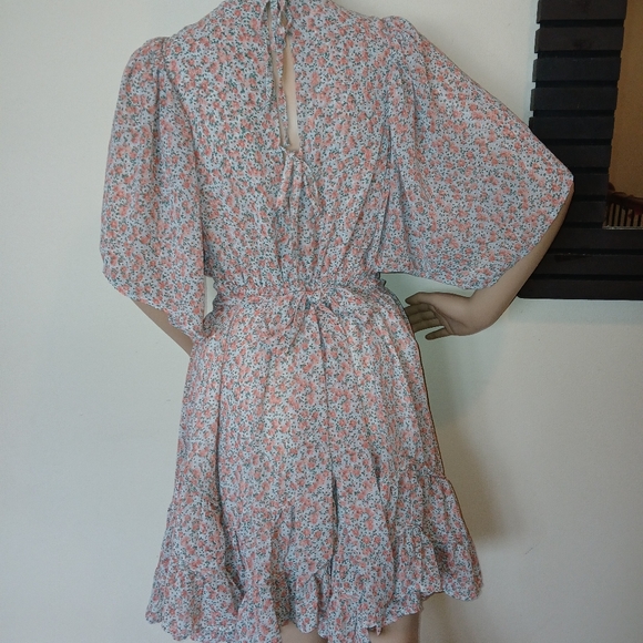 Flowy, flowery dress - Picture 3 of 4